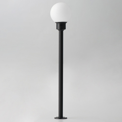 Alumilux: Landscape Globe Light W/ 24" Pole